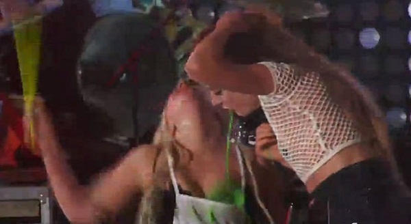 Tiet muc gay tranh cai cua Lady Gaga tren san khau SXSW 2014 hinh anh