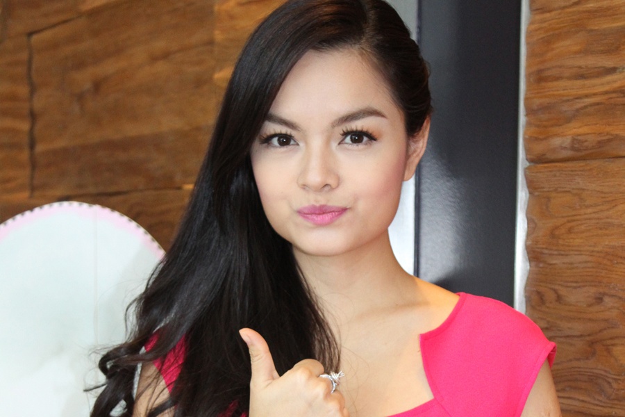 Pham Quynh Anh le loi du su kien mot minh hinh anh