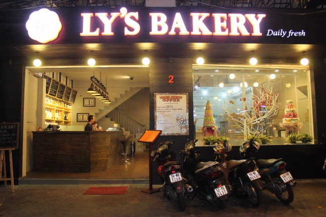 Không gian sang trọng và lãng mạn của Lys Bakery.