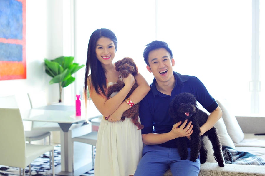 Trong bộ ảnh mới, Dương Triệu Vũ chụp ảnh cùng cô em Ngọc Thanh Tâm. Cô đang là học trò cưng của Đàm Vĩnh Hưng và vừa hoàn thành vai nữ chính trong bộ phim Hiệp sĩ mù do Lưu Huỳnh làm đạo diễn.