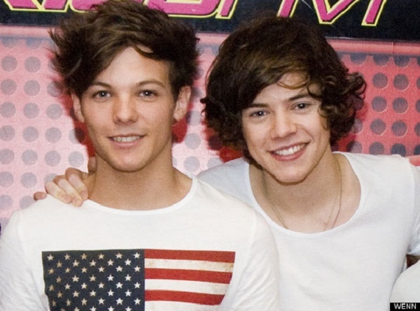 Louis Tomlinson và Harry Styles thường xuyên có những hành động thân mật với nhau