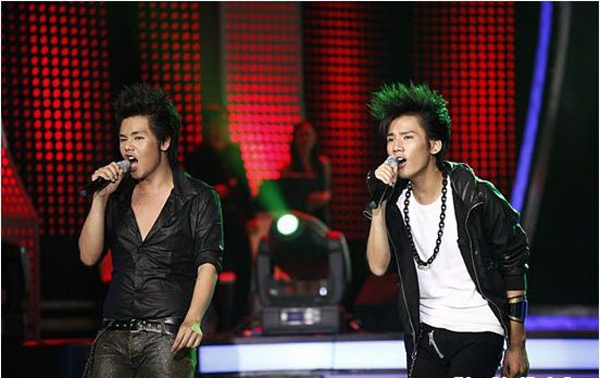 Năm 2010, Vietnam Idol xảy ra một scandal khá ầm ĩ giữa thí sinh khá tiềm năng là Đăng Khoa và Đức Anh Hugo.  Sau khi bị loại, trên mạng xuất hiện một đoạn băng ghi âm của Đức Anh với một người bạn thân, trong đó nam MC Vui cùng Hugo có những lời lẽ chửi thề về cuộc thi và các thí sinh khác. Người ghi âm lại cuộc nói chuyện này không ai khác là Đăng Khoa –thí sinh cùng phòng với Đức Anh. Theo Đăng Khoa giải thích, khi chứng kiến Đức Anh chửi người bạn thân của mình là Trung Quân và Phương Anh, anh đã thu âm lại để giải quyết nội bộ nhưng cũng gửi cho một blogger khá nổi tiếng và người này đã đăng tải lên mạng. 