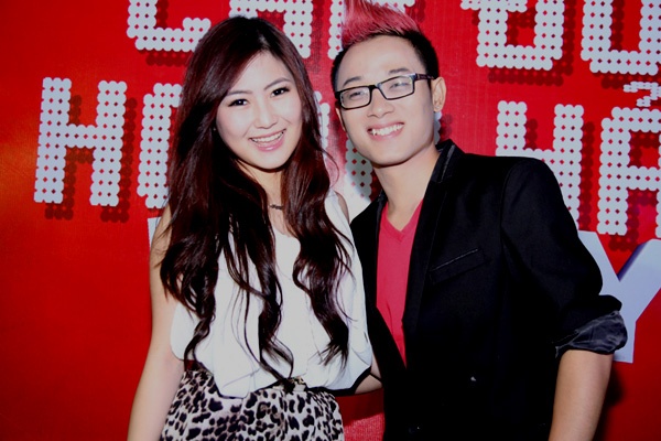 Khi sự việc tưởng như khép lại thì mới đây, Trúc Nhân đăng tải phản hồi của anh về lời “tố” của Hương Tràm. Nam ca sĩ Đông bày tỏ thất vọng và buồn bã khi Hương Tràm coi anh là “kẻ thứ 3” mặc dù trước đó họ từng khá thân thiết. “Anh không biết em tin lời ai nói những gì, nhưng nếu em nghĩ như vậy là chua chát cho anh lắm em, em coi chuyện anh thường xuyên xuất hiện bên cạnh chị để đi ăn, đi chơi là nịnh hót, là ăn bám thì em càng sai nữa!...” – Trúc Nhân viết.  Về phía Hương Tràm, khi được hỏi về những bức xúc của Trúc Nhân, cô không phát biểu nhiều và chúc album mới của Trúc Nhân hợp tác với Văn Mai Hương thành công.