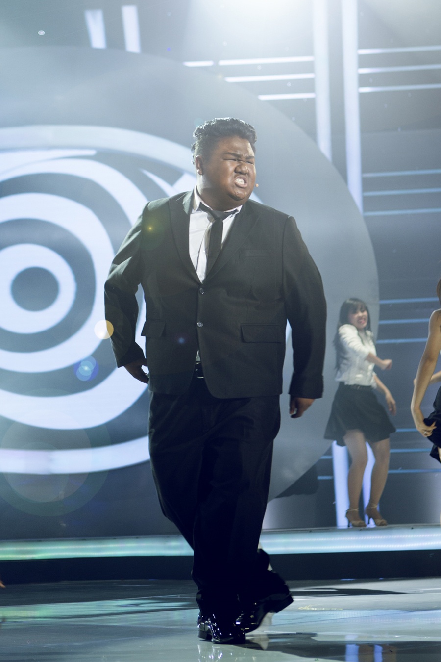 Ngay từ khi công bố danh sách dự thi, Vương Khang là thí sinh khiến khán giá lo ngại nhất vì anh rất ít xuất hiện trước công chúng. Vương Khang được biết đến là người luôn âm thầm giúp đỡ, đứng sau những thành công của Yến Trang, Yến Nhi và Bảo Thy.