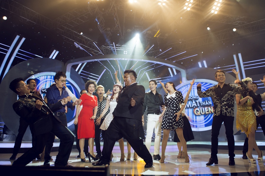 Tối 29/3, Vương Khang đã cho khán giả yêu nhạc thấy được tài năng của mình khi vừa hát ca khúc Let’s twist again, vừa nhảy điệu twist. Lối trình diễn tự nhiên, phóng khoáng của anh, khiến cả khán phòng và ban giám khảo đều phải đứng dậy hoà mình vào điệu nhảy của anh. Phần dự thi của Vương Khang được 37 điểm.