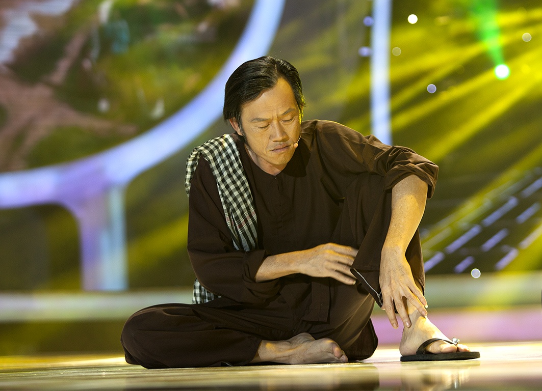 Hoai Linh the hien don ca tai tu dem so tu 1 den 100 hinh anh