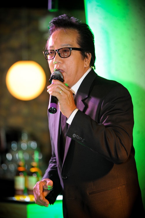 Nam ca sĩ sở hữu chất giọng không tuổi của làng nhạc thể hiện nhiều bản hit.