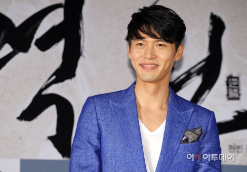 Hyun Bin lam vi vua co bap hinh anh