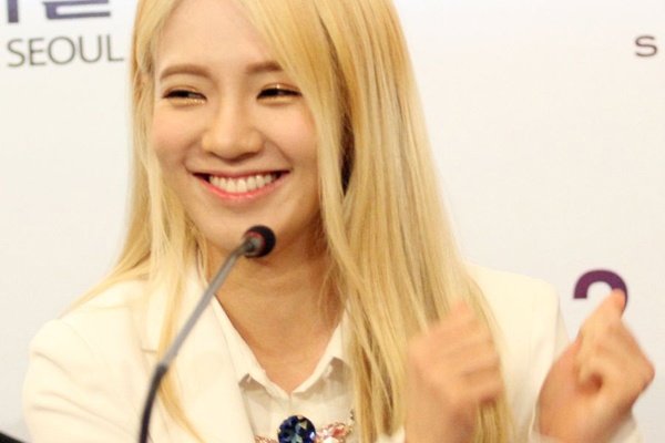 Lo dien ban trai to Hyoyeon (SNSD) hanh hung hinh anh