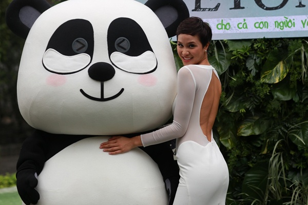 Phuong Mai khoe lung tran goi cam hinh anh