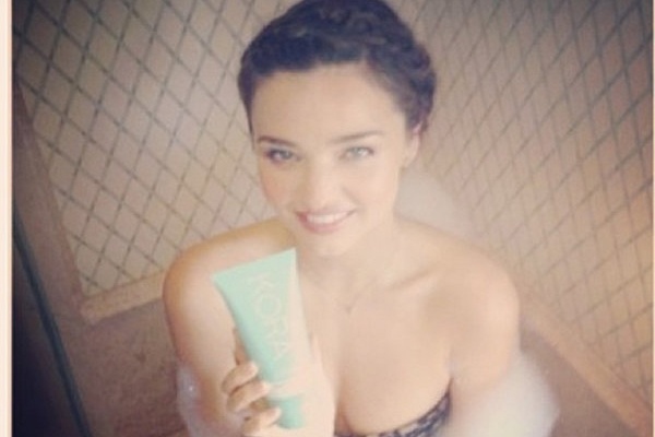 Nhung sao nu me chup anh tu suong trong bon tam hinh anh