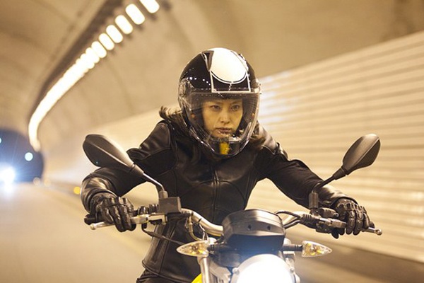 My nhan Han manh me cuoi motor trong phim hinh anh