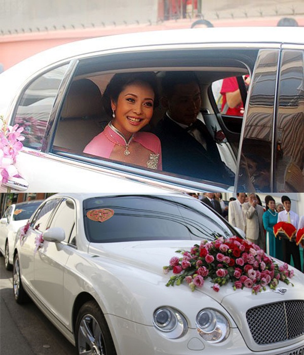 Cuối tháng 12/2012, Jennifer Phạm kết hôn lần thứ 2 với bạn trai Nguyễn Đức Hải. Người đẹp rạng rỡ lên xe hoa là chiếc siêu xe sang trọng Bentley Continental Flying Spur có giá khoảng <abbr class=