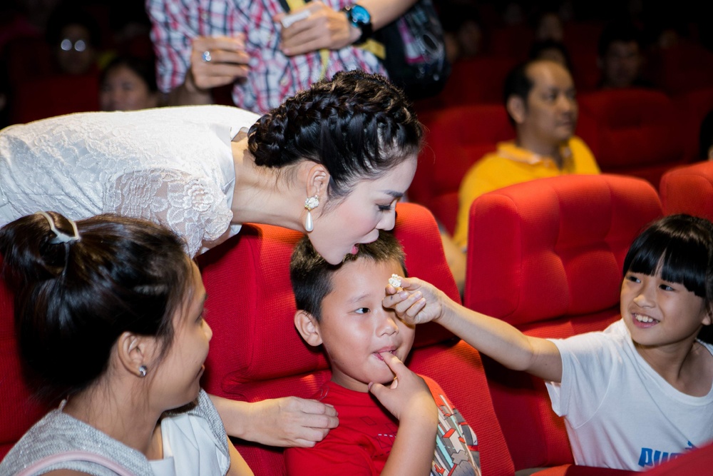 Tối 6/4 có hơn 500 khán giả đến yêu cầu mua vé xem phim Cuộc chiến với chằn tinh nhưng cụm rạp BHD Bitexco chỉ có 2 phòng chiếu phim này nên 200 khán giả đành ra về trong tiếc nuối.