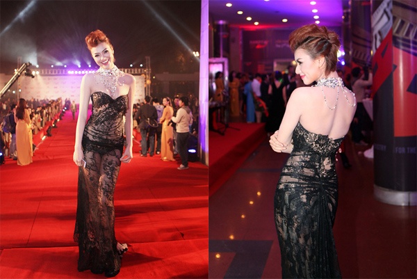 Hồng Quế gây chú ý vì diện váy xuyên thấu phản cảm tại sự kiện LHP Quốc tế Hà Nội 2012 vốn có nhiều khách mời. Đầm ren xuyên thấu từng được nhiều sao diện ở các sự kiện trang trọng nhưng kín đáo và gợi cảm tinh tế hơn so với trang phục tai tiếng của Hồng Quế.