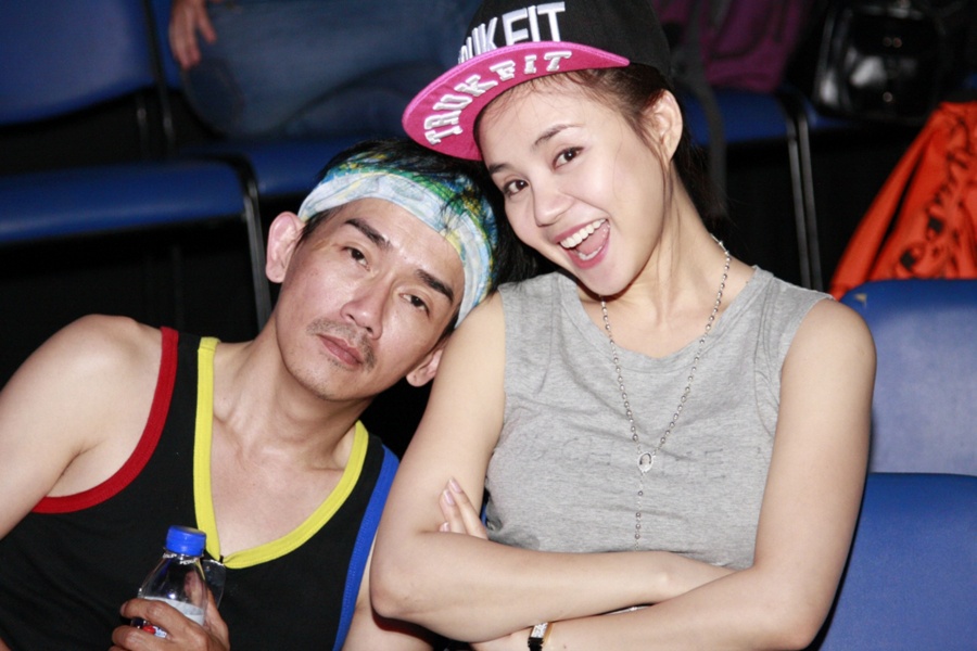 Trước sự vất vả Vy Oanh khi tập tiết mục, Minh Thuận đã luôn sát cánh để đưa ra những ý kiến đóng góp cho cô để có thể hoàn thành tốt nhất phần dự thi của mình.