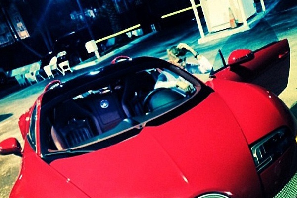 Justin Bieber duoc tang xe hop dat nhat the gioi hinh anh