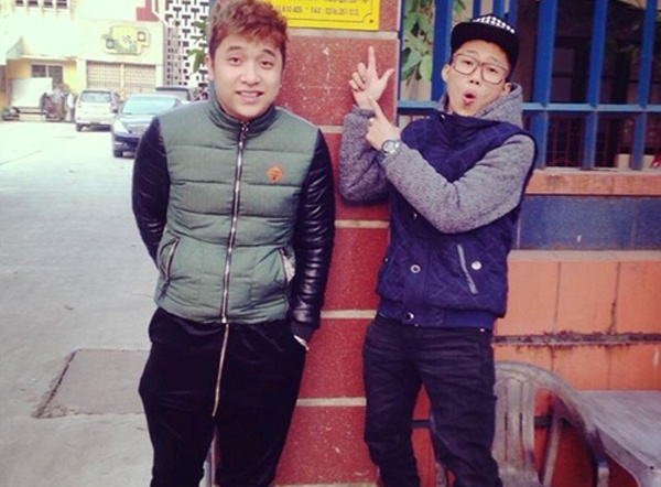 Khi vụ việc với bạn gái cũ vẫn đang bị bàn tán thì Yanbi và ca sĩ Mr T bị Sở VH-TT-DL Hải Phòng sờ gáy vì hát tục trong một chương trình ca nhạc. Tới Sở trình diện, 2 ca sĩ trẻ chụp ảnh nhí nhảnh và tung lên mạng khoe. Trên trang cá nhân, Yanbi còn có nhiều lời thách thức báo chí và 141. Chỉ trong một thời gian ngắn, nam ca sĩ sinh năm 1991 đã tự làm mất hình ảnh với giới trẻ.