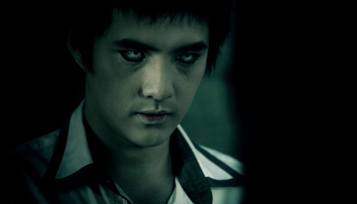 Ma cà rồng Ông Cao Thắng với khuôn mặt lạnh lùng và đôi mắt sắc lạnh