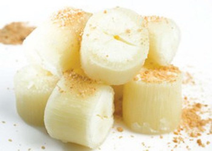 Quả anh đào. Anh đào được dùng để chế biến thức ăn, làm rượu và thưởng thức sống. Tuy nhiên hạt của chúng chứa nhiều hidro xyanua - một chất cực độc, gây tổn thương hệ tiêu hóa. Lúc này, bệnh nhân dễ bị đau đầu, chóng mặt, lú lẫn, lo lắng, hồi hộp, nôn mửa, tử vong. 