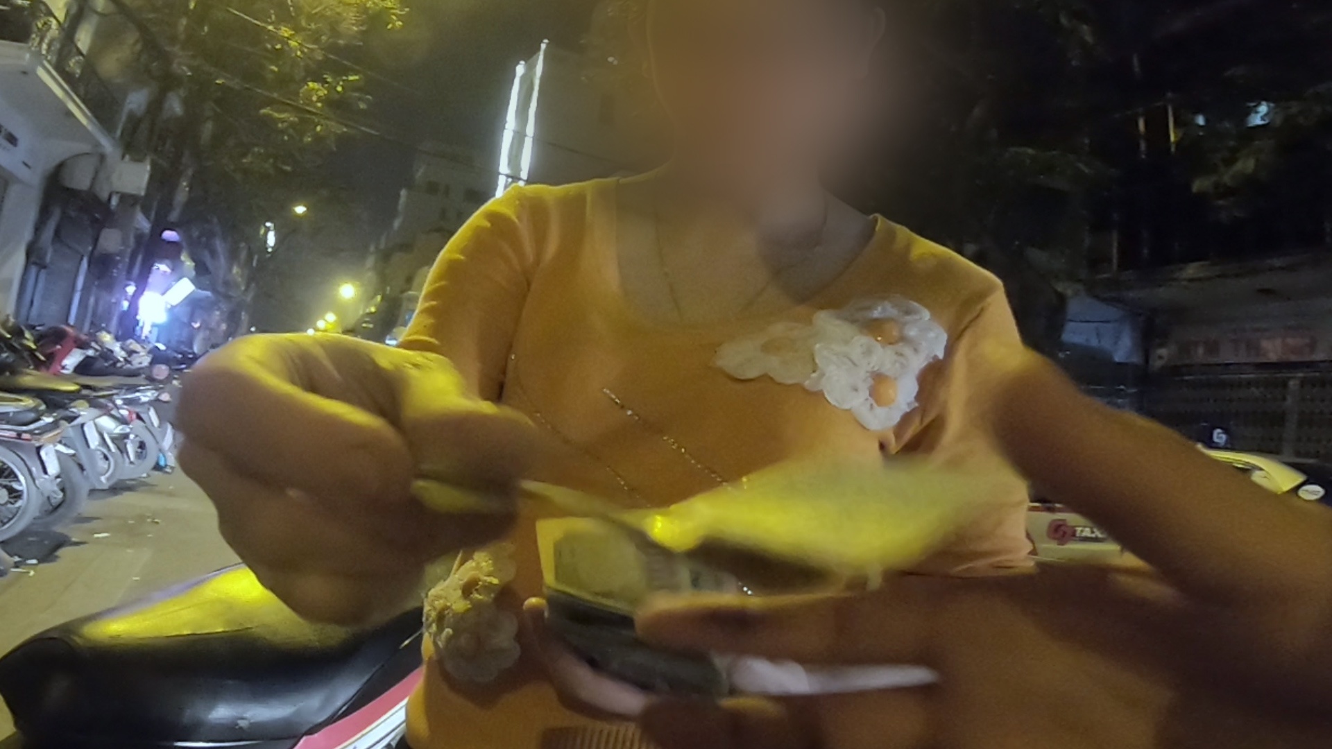 Bai giu xe gia 'chat chem' bua vay trung tam Ha Noi dip giap Tet hinh anh