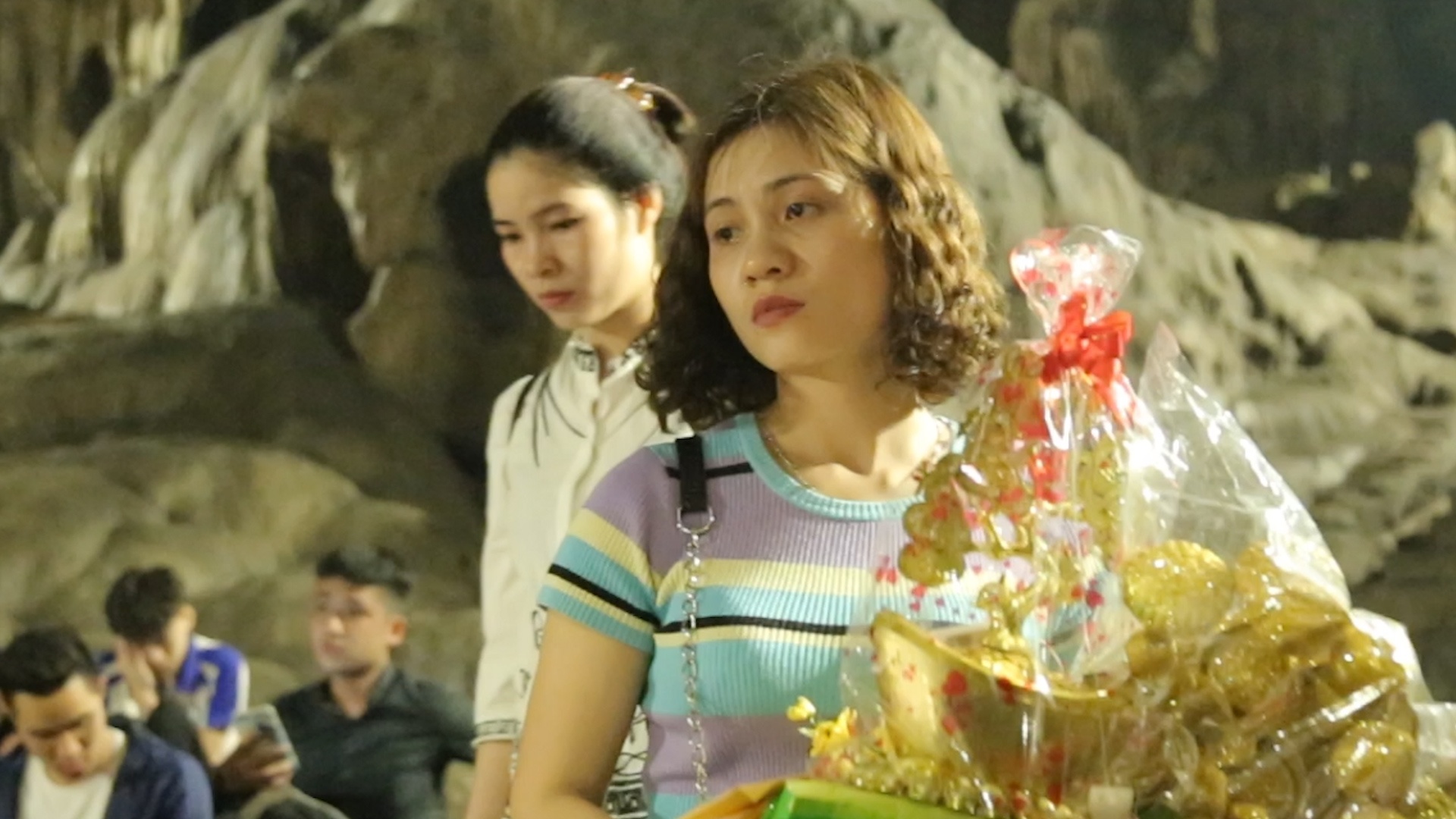 Canh dang le thau dem o chua Huong hinh anh