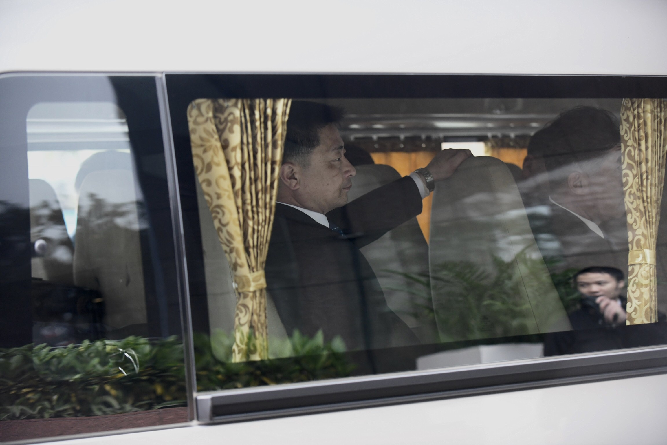 Doan xe cho dac vu Trieu Tien ve trung tam Ha Noi hinh anh