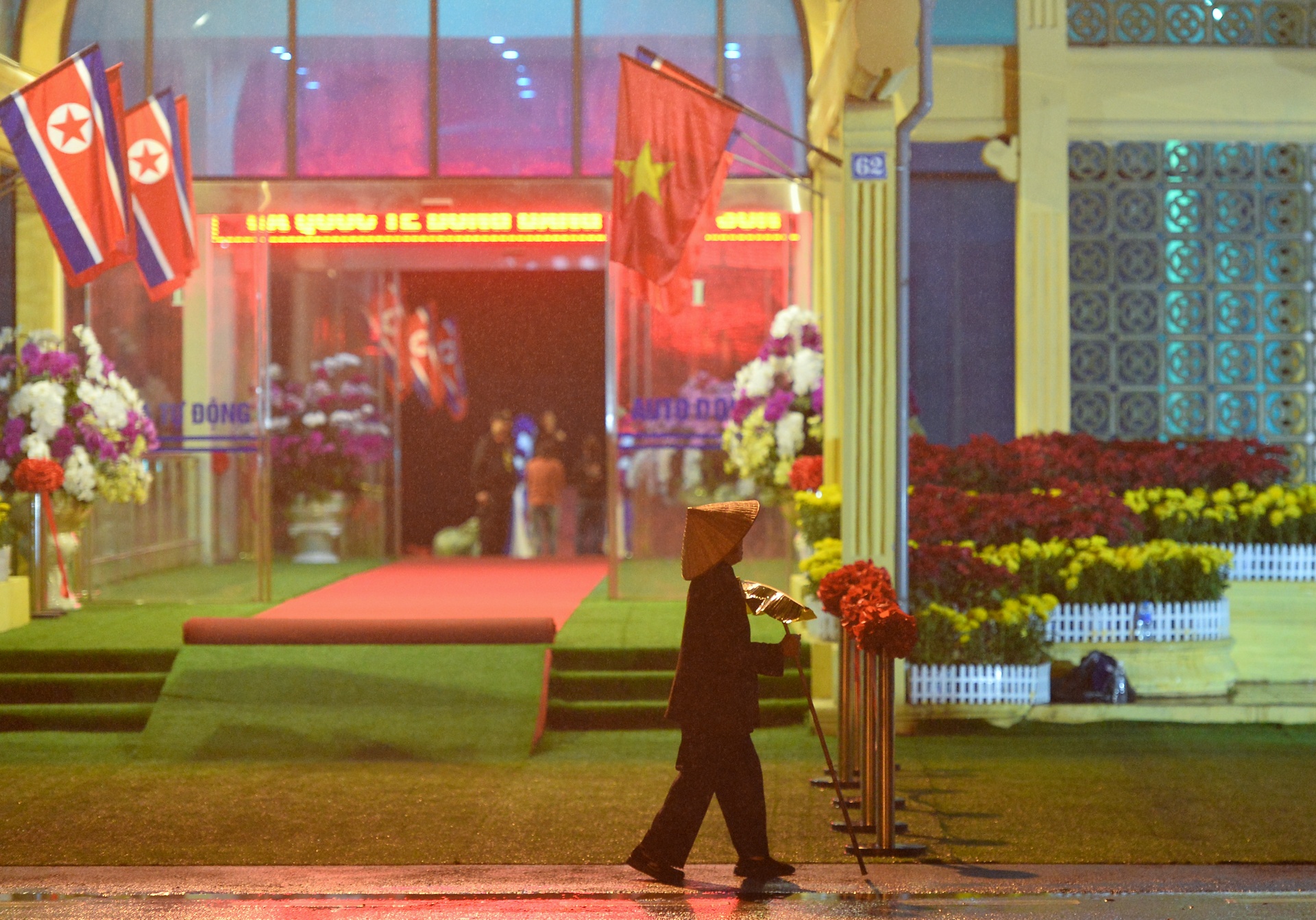 Ga Dong Dang truoc gio ong Kim Jong Un ve Trieu Tien hinh anh