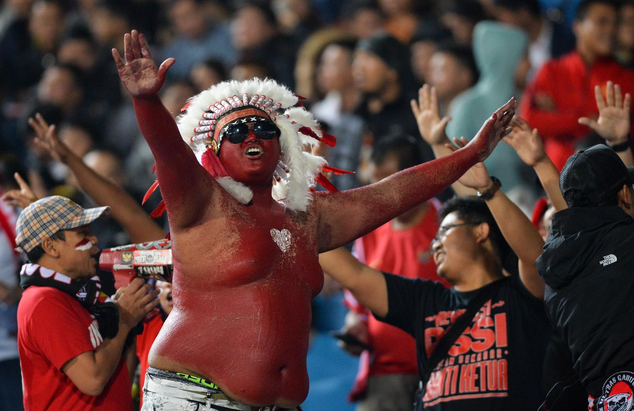Co dong vien Indonesia khong ngung hat 'cam on Viet Nam' hinh anh