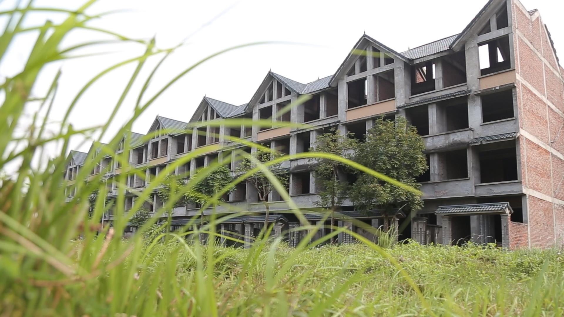 Do thi nghin ty thanh khu nha hoang lanh o ven do Ha Noi hinh anh