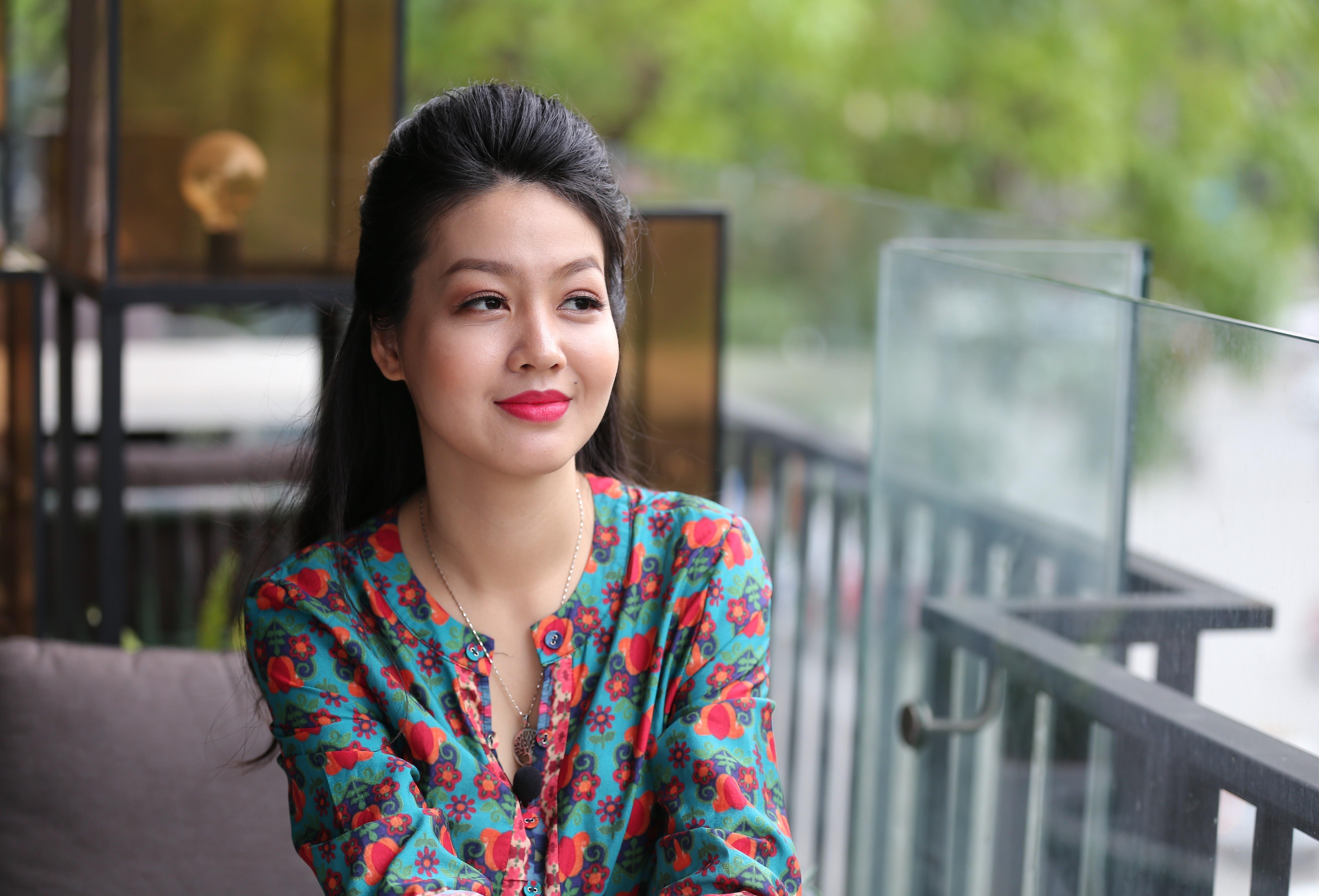 MC Hong Nhung xuc dong khi doc ve Truong Son hinh anh