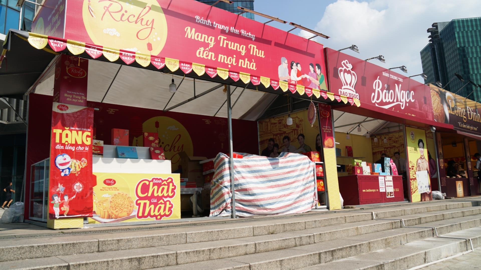 Banh Trung thu e am, cua hang tha thu hoi hang ton, khong giam gia hinh anh