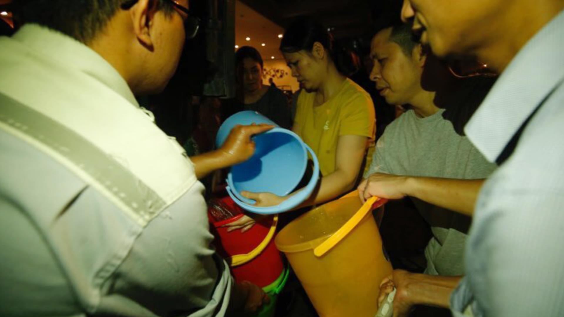 Nguoi Ha Noi: 'Biet nuoc nhiem dau ma van ban cho dan la toi ac' hinh anh