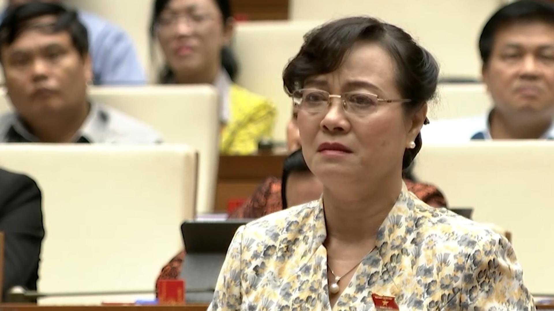 Dai bieu Nguyen Thi Quyet Tam khoc khi noi ve cuoc song cong nhan hinh anh