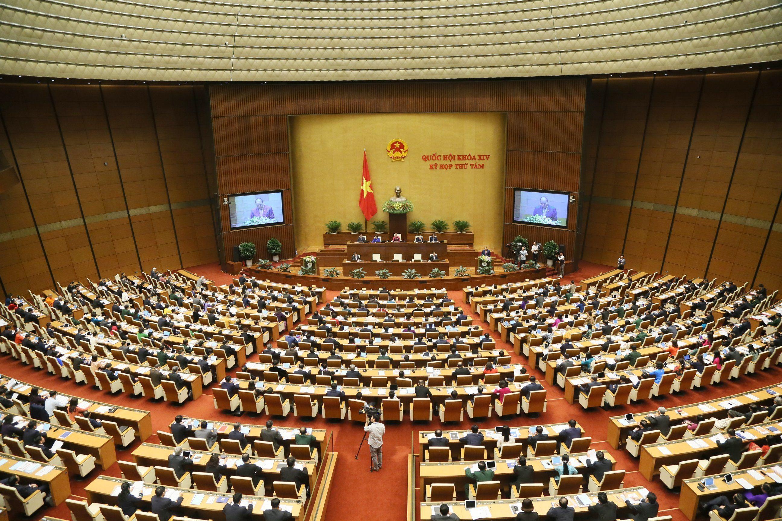 Ngay dau Quoc hoi thao luan kinh te - xa hoi hinh anh