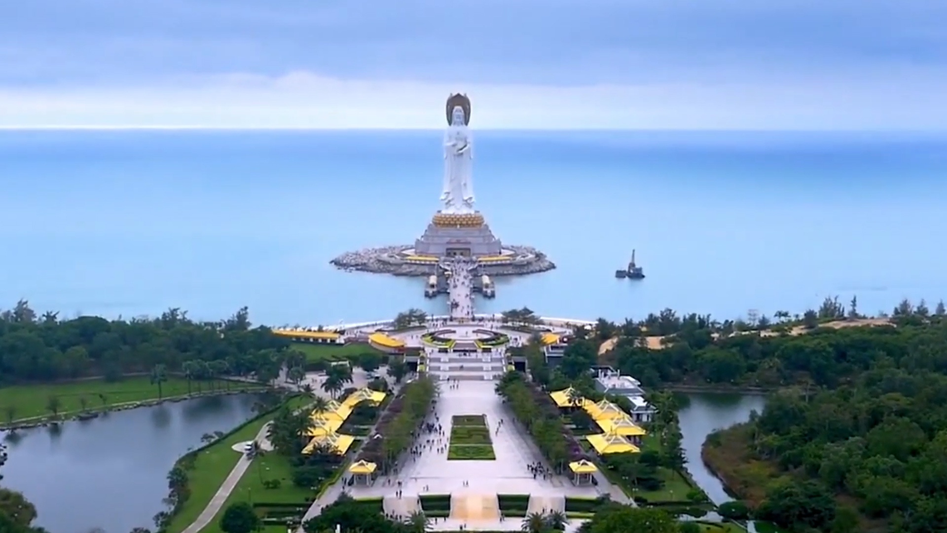 Tuong Quan am cao 108 m va nhung dia diem moi noi tai dao Hai Nam hinh anh