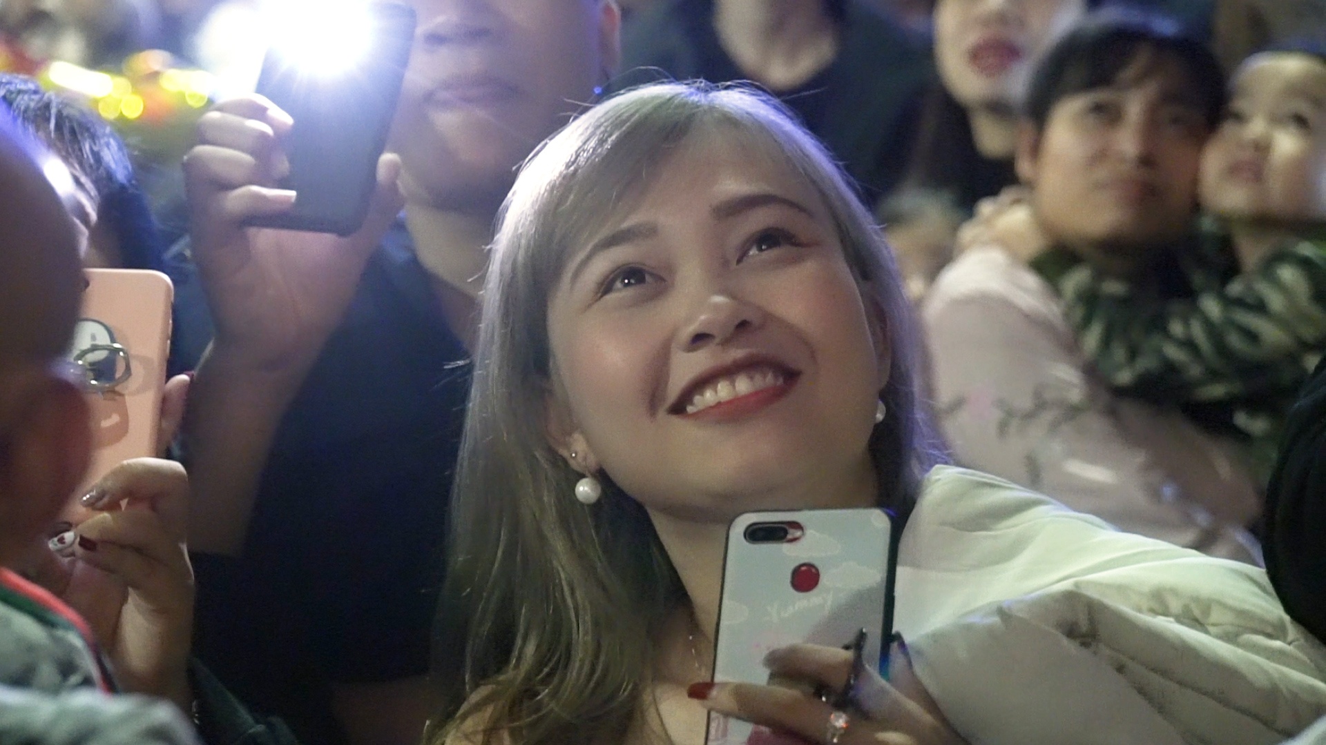 Phao hoa chao xuan Canh Ty ruc sang tren bau troi Hai Phong hinh anh