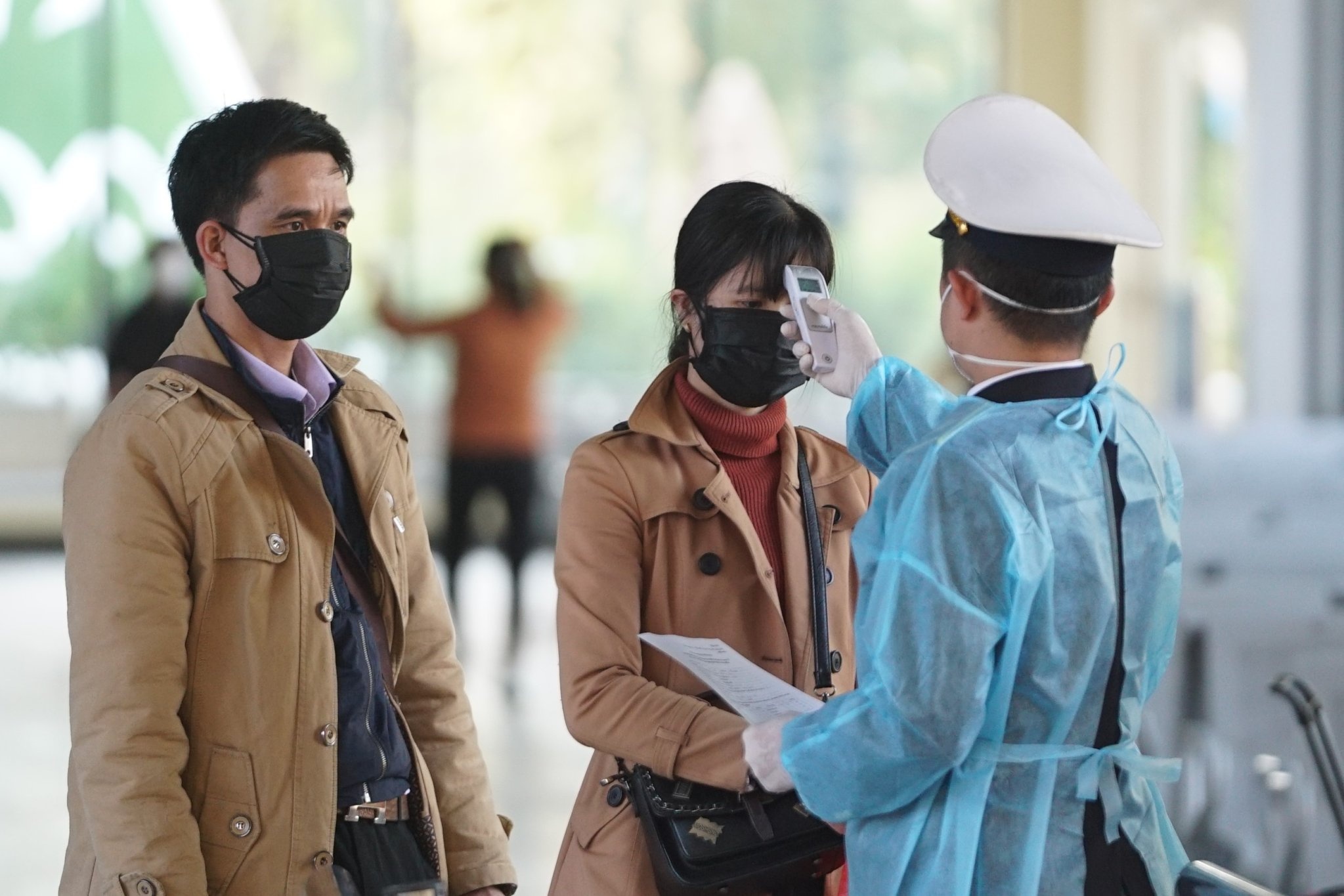 3 lop kiem dich y te ngan ngua virus corona o cua khau Mong Cai hinh anh