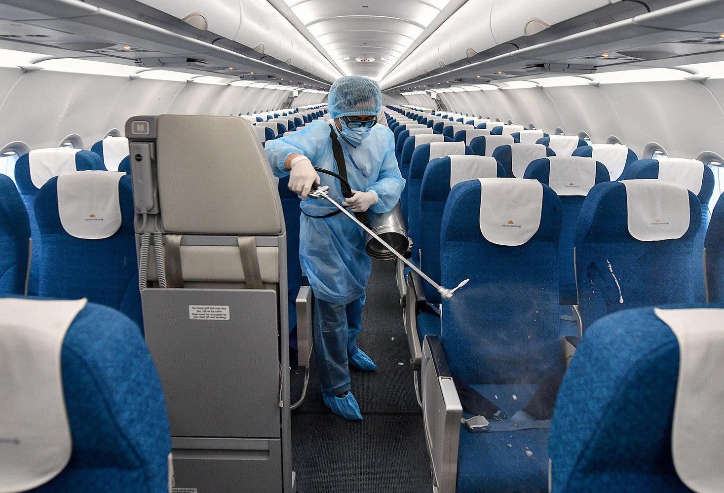 Khu trung may bay tro ve tu Hong Kong hinh anh