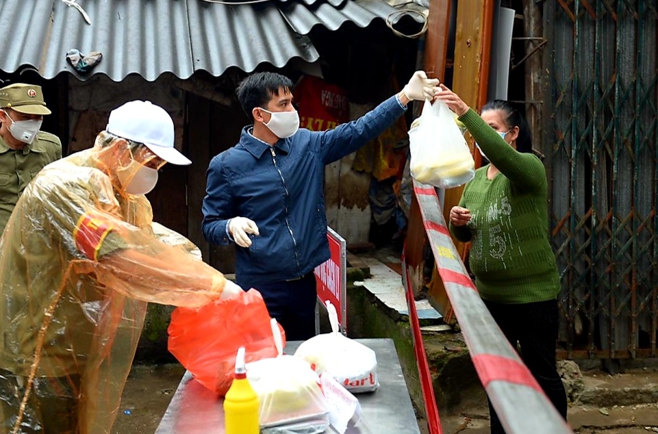 Suat an mien phi 200.000 dong cho ho dan o khu cach ly hinh anh