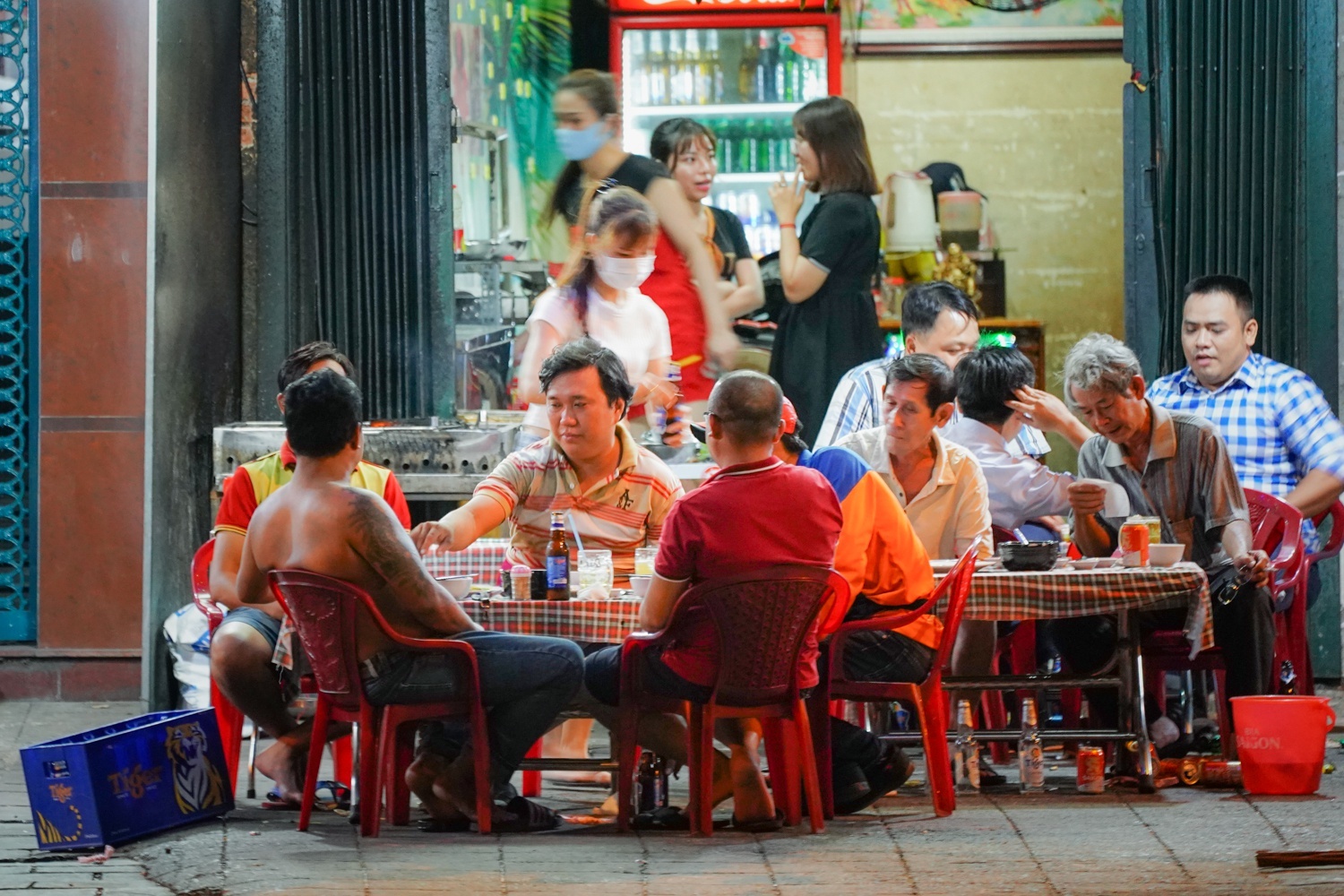 Thu tuong: 'Nguy co lay nhiem rat cao khi duong pho van dong nguoi' hinh anh