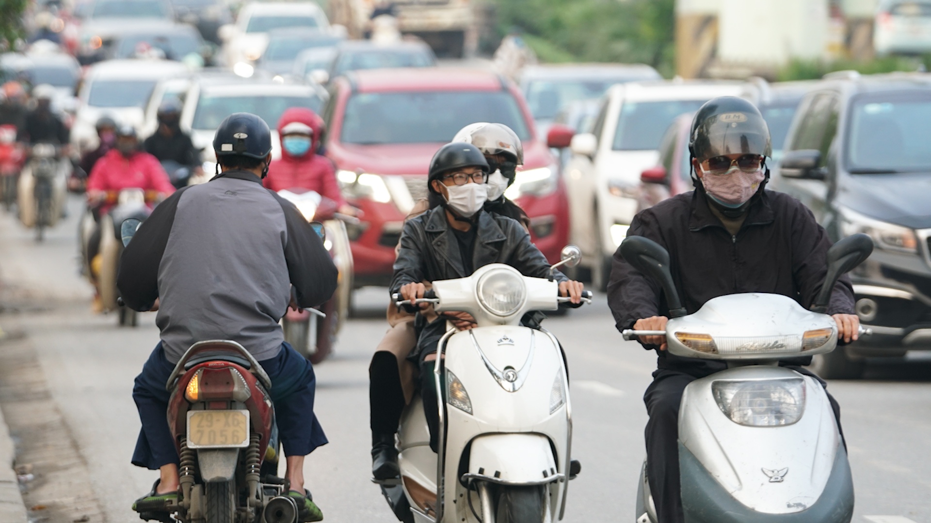 Nhieu tuyen pho Ha Noi dong tro lai sau mot tuan cach ly hinh anh