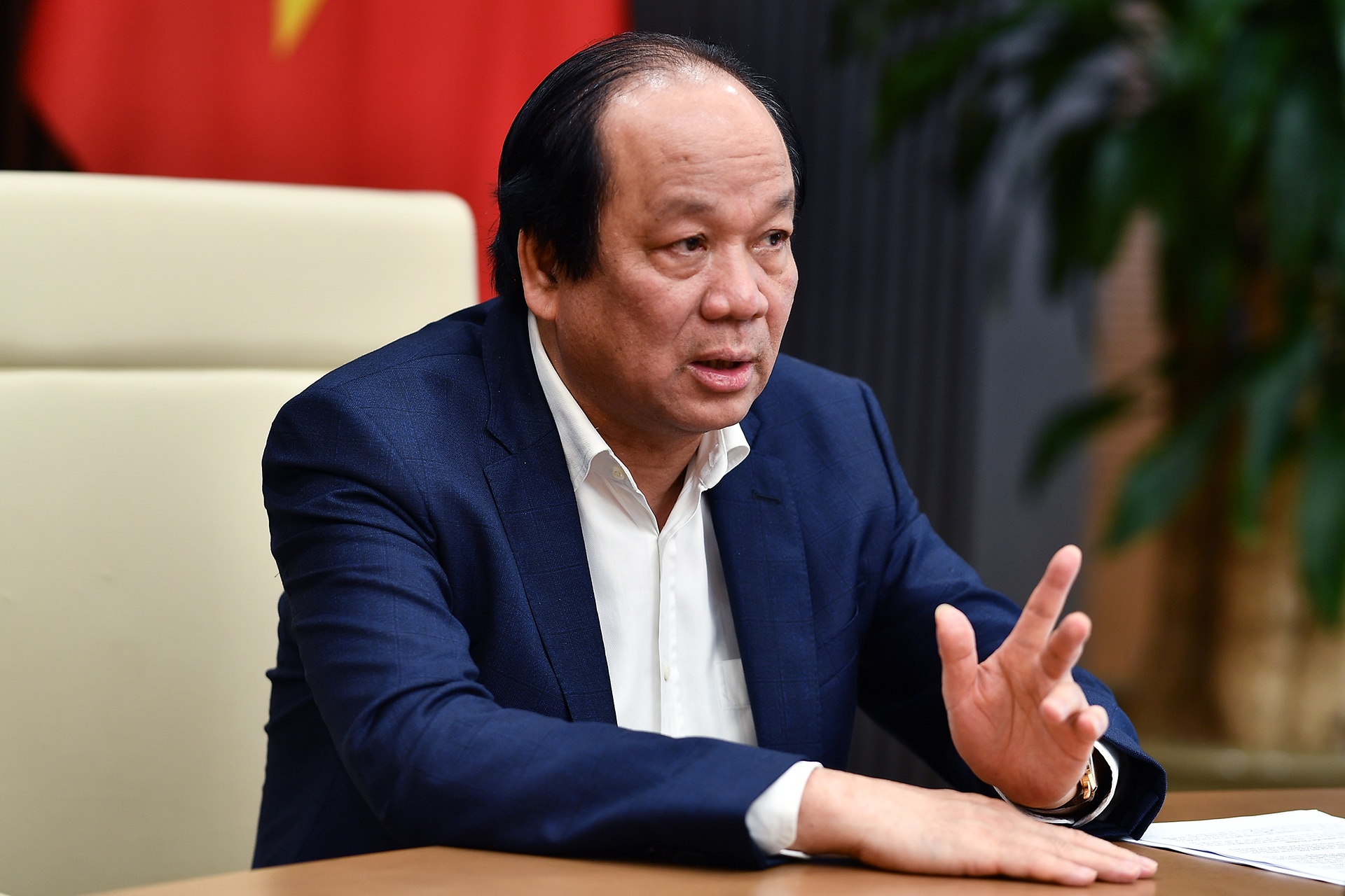 Bo truong Mai Tien Dung: 'Cach ly xa hoi khong phai ngan song cam cho' hinh anh