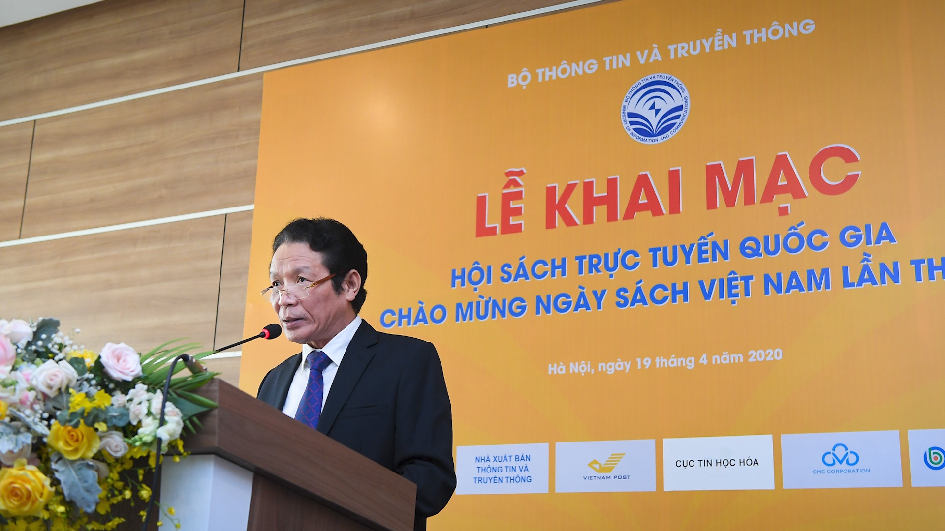 Hon 10.000 dau sach duoc gioi thieu truc tuyen den doc gia hinh anh