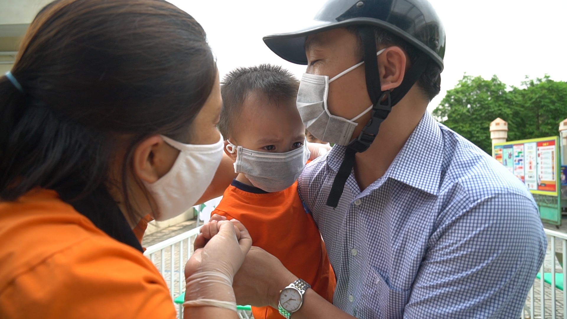 Tre mam non khoc nhe khi tro lai truong hinh anh