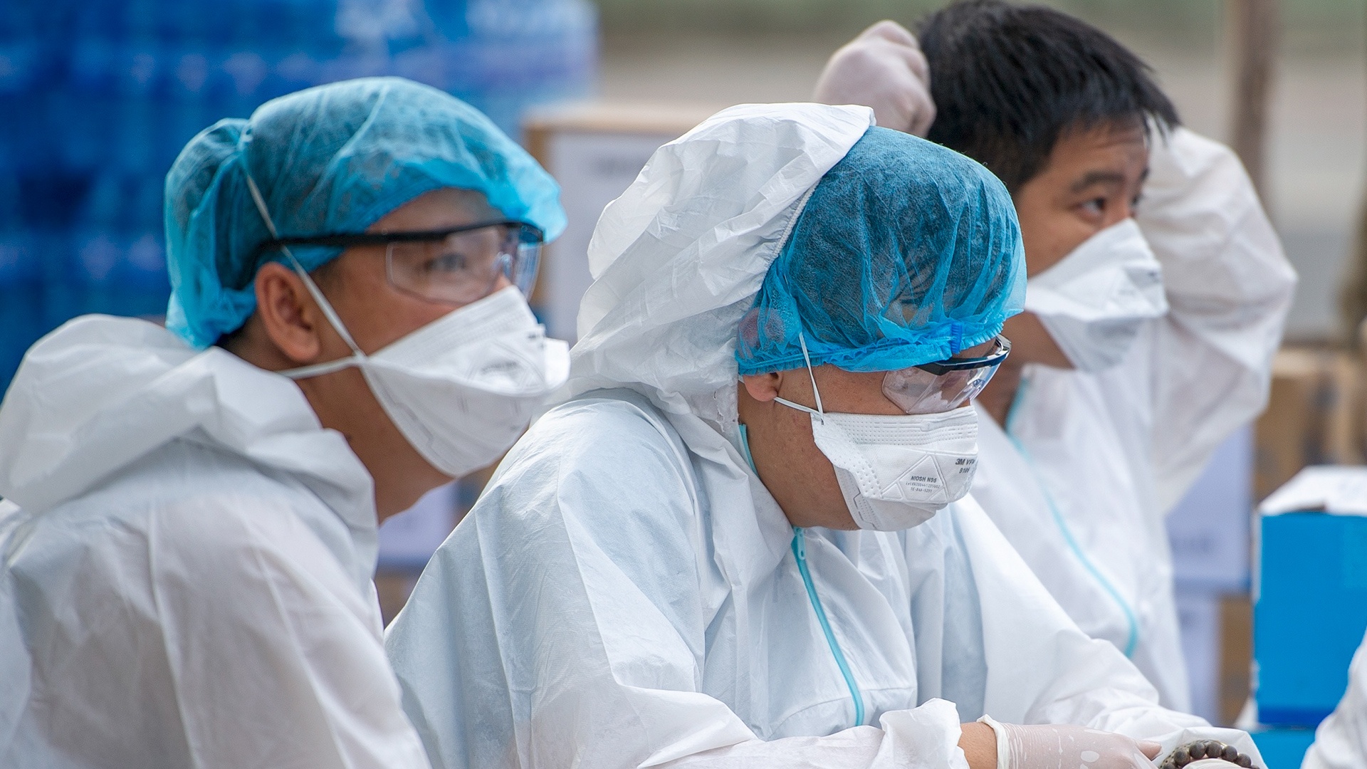 Cach ly hon 170.000 nguoi lien quan dich Covid-19 hinh anh