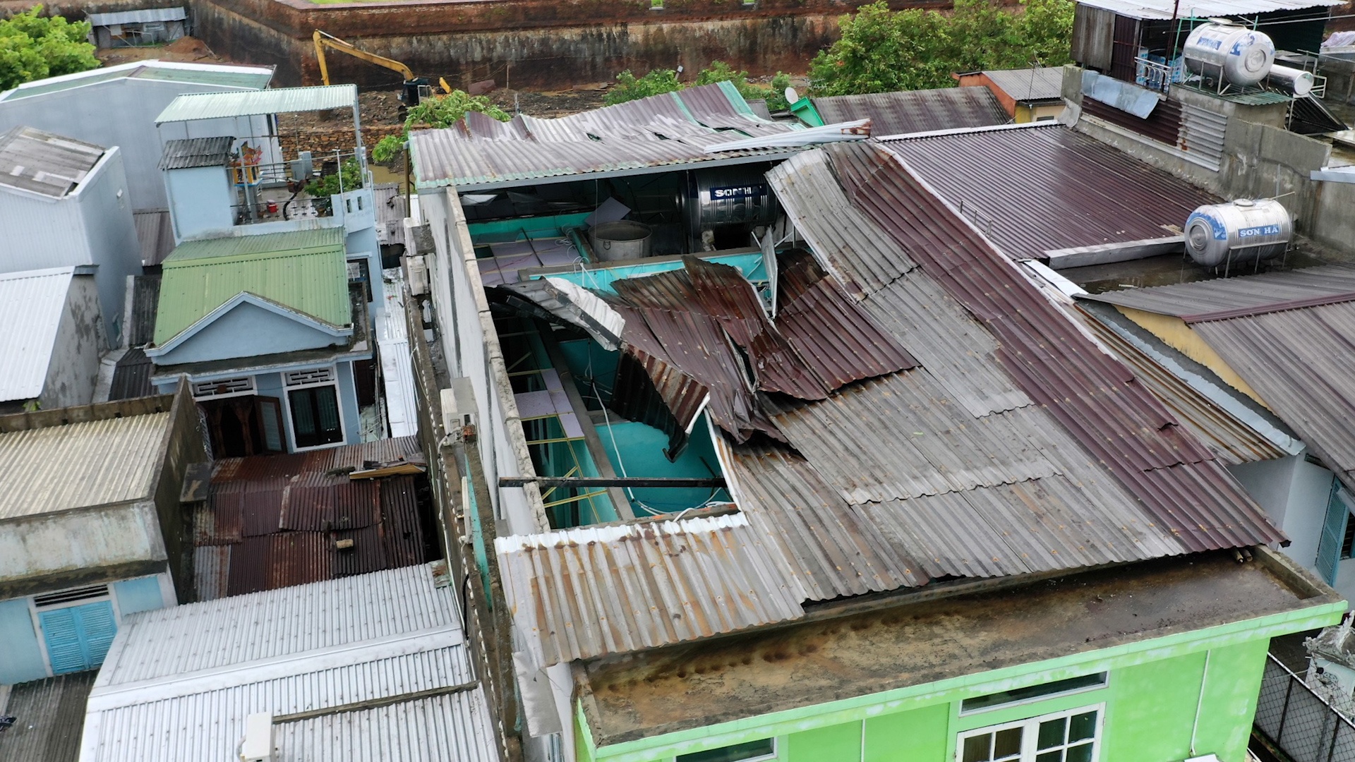 'Chua kip dong cua, mai nha bi thoi bay' hinh anh
