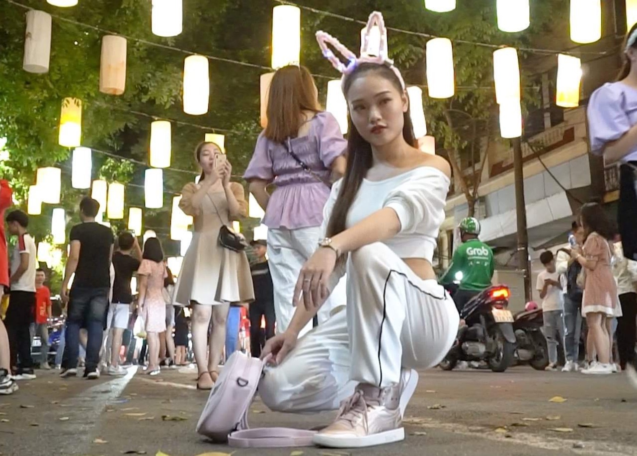 Gioi tre Ha Noi mac gi di choi Trung thu? hinh anh