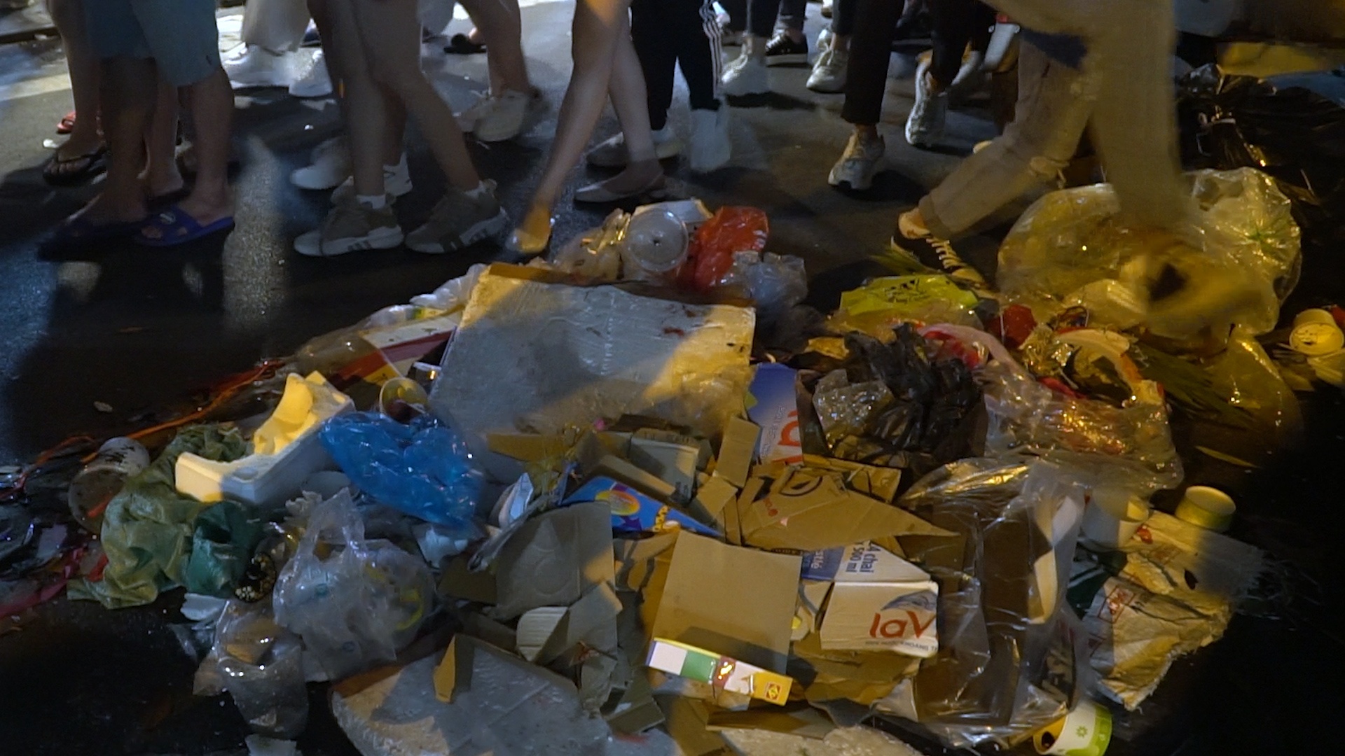 Rac bua vay nguoi dan di choi Trung thu hinh anh