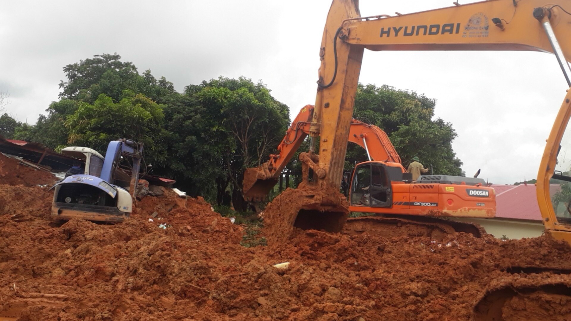 Cong tac cuu ho o Doan 337 gian doan vi nguy co sat lo hinh anh